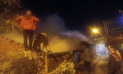 Turgutlu'da alevlere teslim olan iki evde hasar oluştu