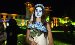 Üniversite öğrencilerinden tematik makyaj ve kıyafetlerle ‘korku gecesi'