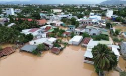 Vietnam'da sel nedeniyle hayatını kaybedenlerin sayısı 90'a yükseldi