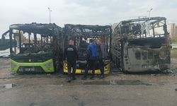 Yetkili servise bırakılan park halindeki 3 otobüs alev alev yandı