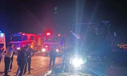 Yolcu otobüsü ile servis minibüsü çarpıştı: 1 ölü, 14 yaralı