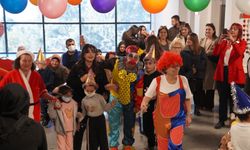 Adana'da onkoloji hastası çocuklara yılbaşı eğlencesi