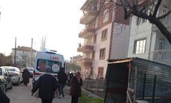 Ankara'da apartman dairesindeki yangında anne ve 3 çocuğu dumandan etkilendi