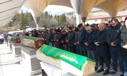 Ankara'daki kazada ölen aynı aileden 3 kişi, son yolculuklarına uğurlandı