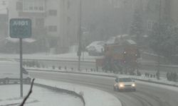 Bartın'da kar yağışı nedeniyle 16 köy yolu ulaşıma kapandı