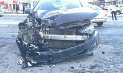 Bitlis'te otomobil ile çarpışan motosikletin sürücüsü yaralandı