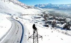 Bitlis'te yüksek gerilim hattında zorlu kış mesaisi