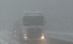 Bolu Dağı'nda hafif kar yağışı ve sis