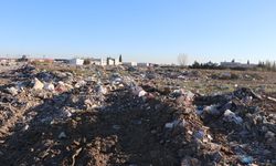 Boş araziye moloz ve çöp dökülmesine tepki gösteren mahalleli çözüm bekliyor / Ek fotoğraflar