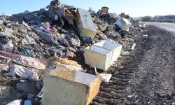 Boş araziye moloz ve çöp dökülmesine tepki gösteren mahalleli, çözüm bekliyor