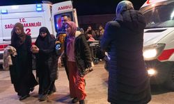 Bursa'da hafif ticari araç ile otomobil çarpıştı: 7 yaralı