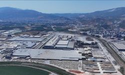 Büyük Menderes nehri kirlilik nedeniyle yine siyaha büründü