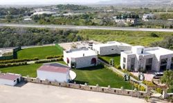 Dekoratif kemerin altında kalan çiftin ölümüne ilişkin davada bayılan sanık hastaneye kaldırıldı