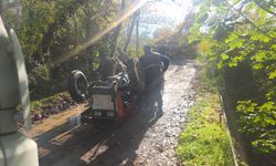 Dere yatağına yuvarlanan traktörün sürücüsü ağır yaralandı