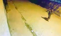 Evin pencerlerine taş atıp, camları kırdı