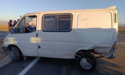 Gaziantep’te kamyonetle otomobil çarpıştı; 3'ü çocuk, 6 yaralı