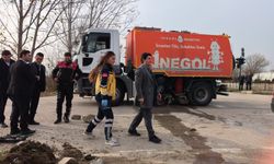 Hafif ticari araçlar çarpıştı: 3'ü çocuk, 7 yaralı