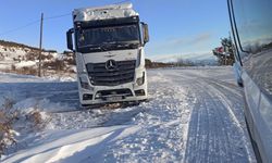 Ilgar Geçidi kar nedeniyle kapandı, araçlar yolda kaldı