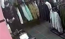 İstanbul- Avcılar'da ayakkabı hırsızlığı kamerada