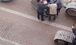 İstanbul- Avcılar'da inşaat alanına düşen motosiklet kepçe ile çıkarıldı