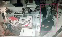 İstanbul - Avcılar'da saç düzleştiriciyi kıyafetine saklayarak çaldı; hırsızlık anları kamerada