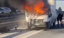 İstanbul - Bağcılar TEM Otoyolu'nda panelvan alev alev yandı