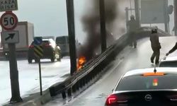 İstanbul- Beylikdüzü D-100 Otoyolu'nda motosiklet alev alev yandı