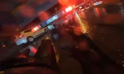 İstanbul- Beylikdüzü'nde yolda kayan motosikletin kamyonetin altına girdiği anlar kamerada