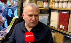 İstanbul - Eminönü'nde yeni yıla saatler kala Mısır Çarşısı'nda alışveriş yoğunluğu