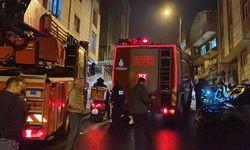 İstanbul -Eyüpsultan’da park halindeki 2 otomobil yandı