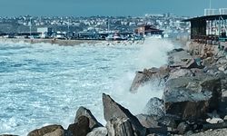 İstanbul- Silivri'de kuvvetli rüzgar nedeniyle tekne ve yatlar zarar gördü