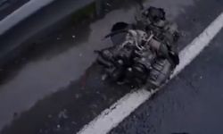 İstanbul - Şişli'de makas atan sürücü bariyerlere çarptı; alev alan aracın motoru yola fırladı