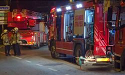 İstanbul- Sultanbeyli'de boya kaporta dükkanında yangın; 4 araç zarar gördü