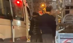 İstanbul - Ümraniye'de servis şoförünün kağıt toplayan kişiye yumruklu saldırısı kamerada