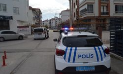 Kayınpederinin ağır yaraladığı damat, göğsündeki bıçakla hastaneye kaldırıldı 