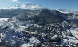 Kayseri'de kar, seyrine doyumsuz manzara oluşturdu
