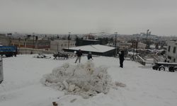 Kilis'te karın keyfini çocuklar çıkardı