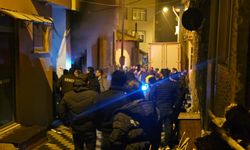 Mobilya mağazasındaki yangında bina sakinleri dumandan etkilendi