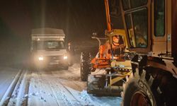 Muş’ta mahsur kalan 5 araçtaki 13 kişi kurtarıldı