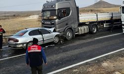 Nevşehir'de TIR ile otomobil çarpıştı: 1 ölü, 3 yaralı