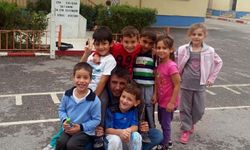 Öğrencilerine olan sevgisiyle bilinen Mücahit öğretmen, şarkılarla anılıyor / Ek fotoğraflar