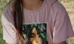 Okulda sürücüsünün geri manevra yaptığı hafif ticari aracın çarptığı Medine öldü