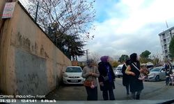 Okuldan çıkan öğrencilerin üzerine otomobilini sürdü; o anlar kamerada