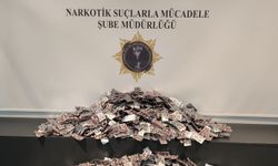 Oto kurtarıcıdaki otomobilde uyuşturucu hap ele geçirildi; 3 tutuklama