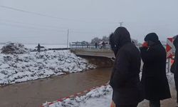 Otomobil sulama kanalına düştü; baba ve 3 çocuğu aranıyor