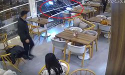 Otomobilin kafeye daldığı kaza kamerada