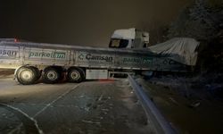 Otoyolda 7 aracın karıştığı kaza ulaşımı aksattı; 2 yaralı