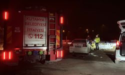 Park halindeki hafif ticari araca çarpan otomobilin sürücüsü, aracını bırakıp kaçtı