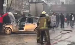 Park halindeki servis midibüsü alev alev yandı