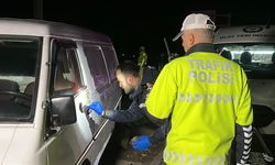 Polisten kaçarken kaza yapan minibüste 20 kaçak göçmen yakalandı